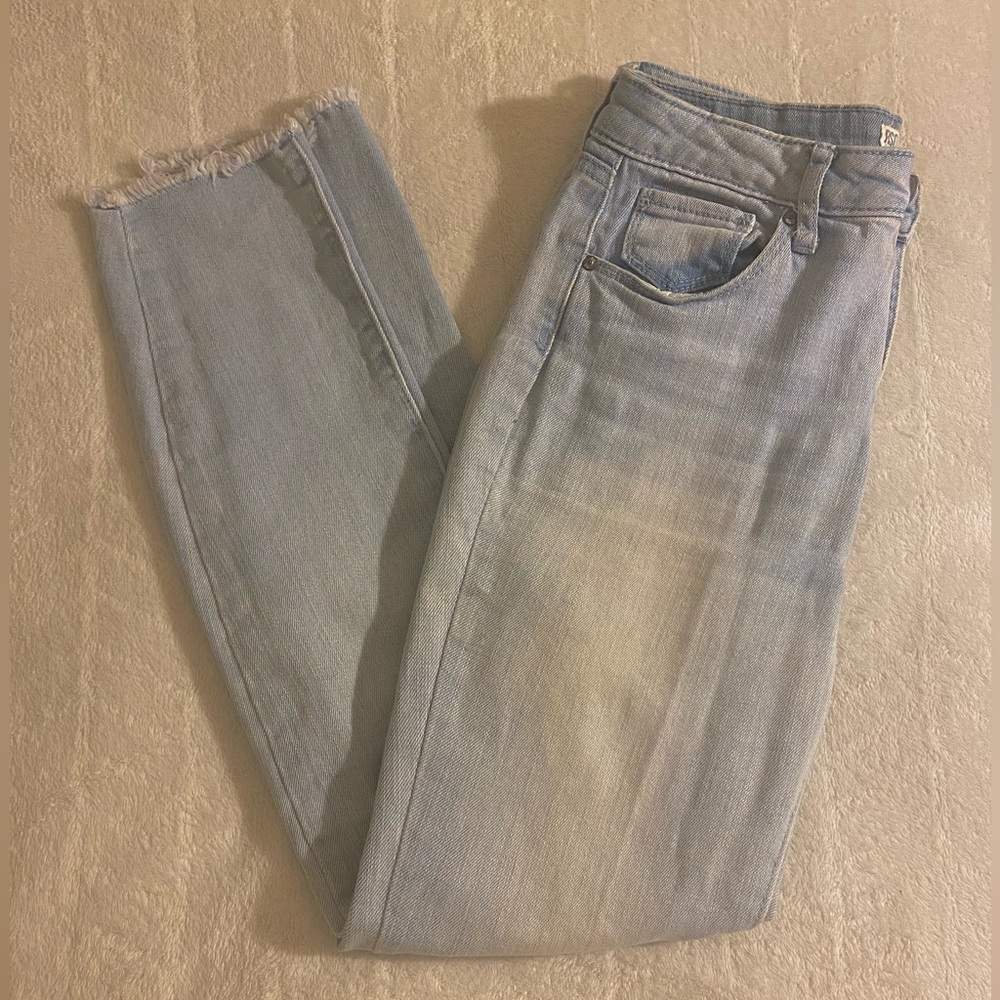 Women/Junior’s Light-Wash Cali High Rise Jeans